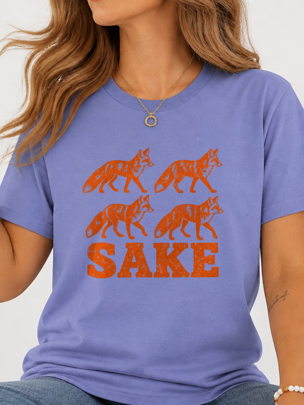 Four Foxes Sake Graphic T-Shirt - Violet Model