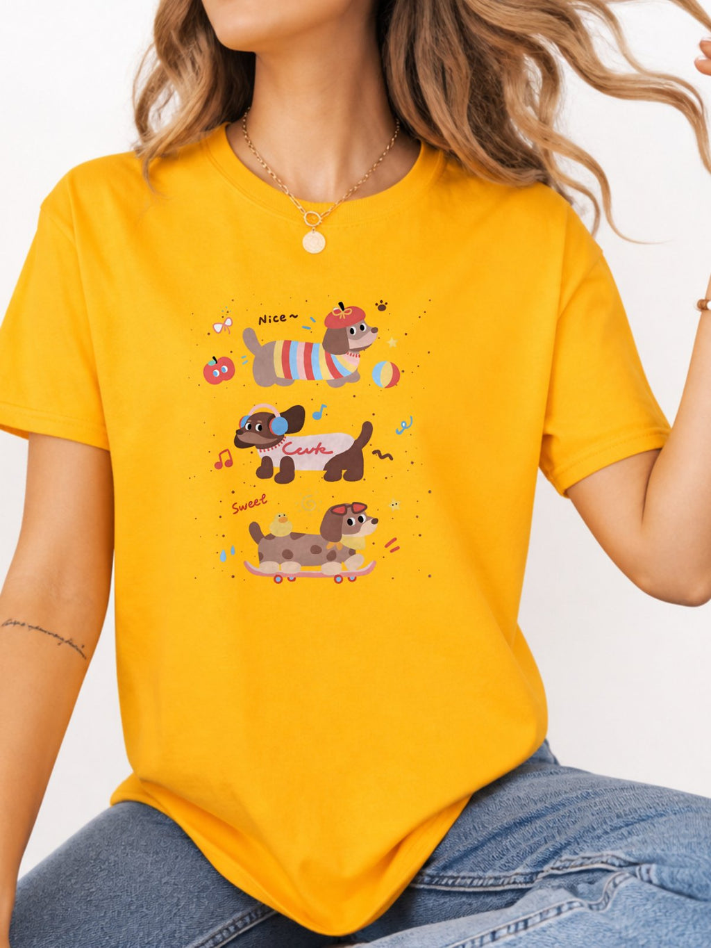 Cute Dachshund Dogs Graphic Tee - Gold Model
