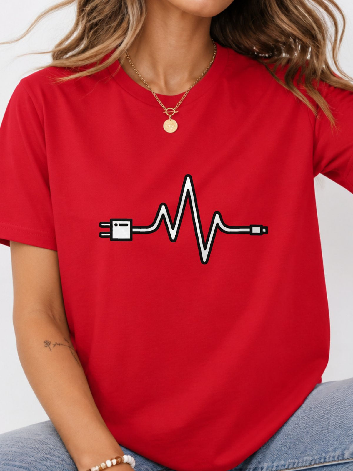 Power Cord Wave Line Graphic T-Shirt - Red Model