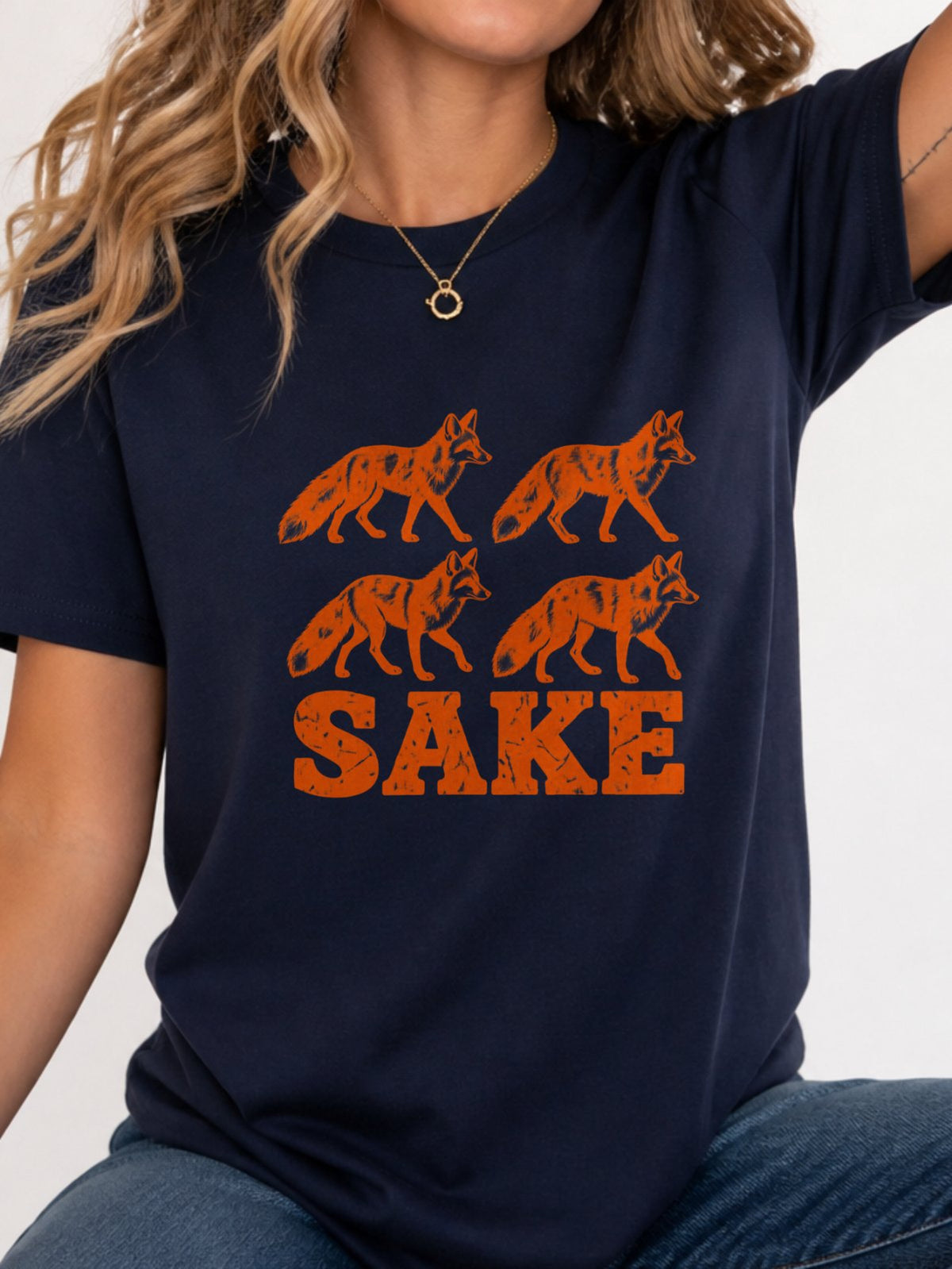 Four Foxes Sake Graphic T-Shirt - Navy Model