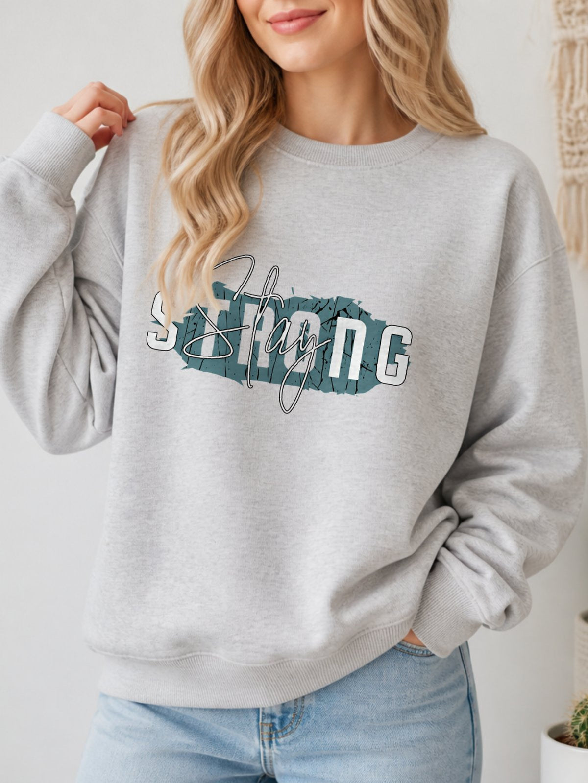 Stay Strong Vintage Boho Graphic Sweatshirt - Hanes_Ash Model