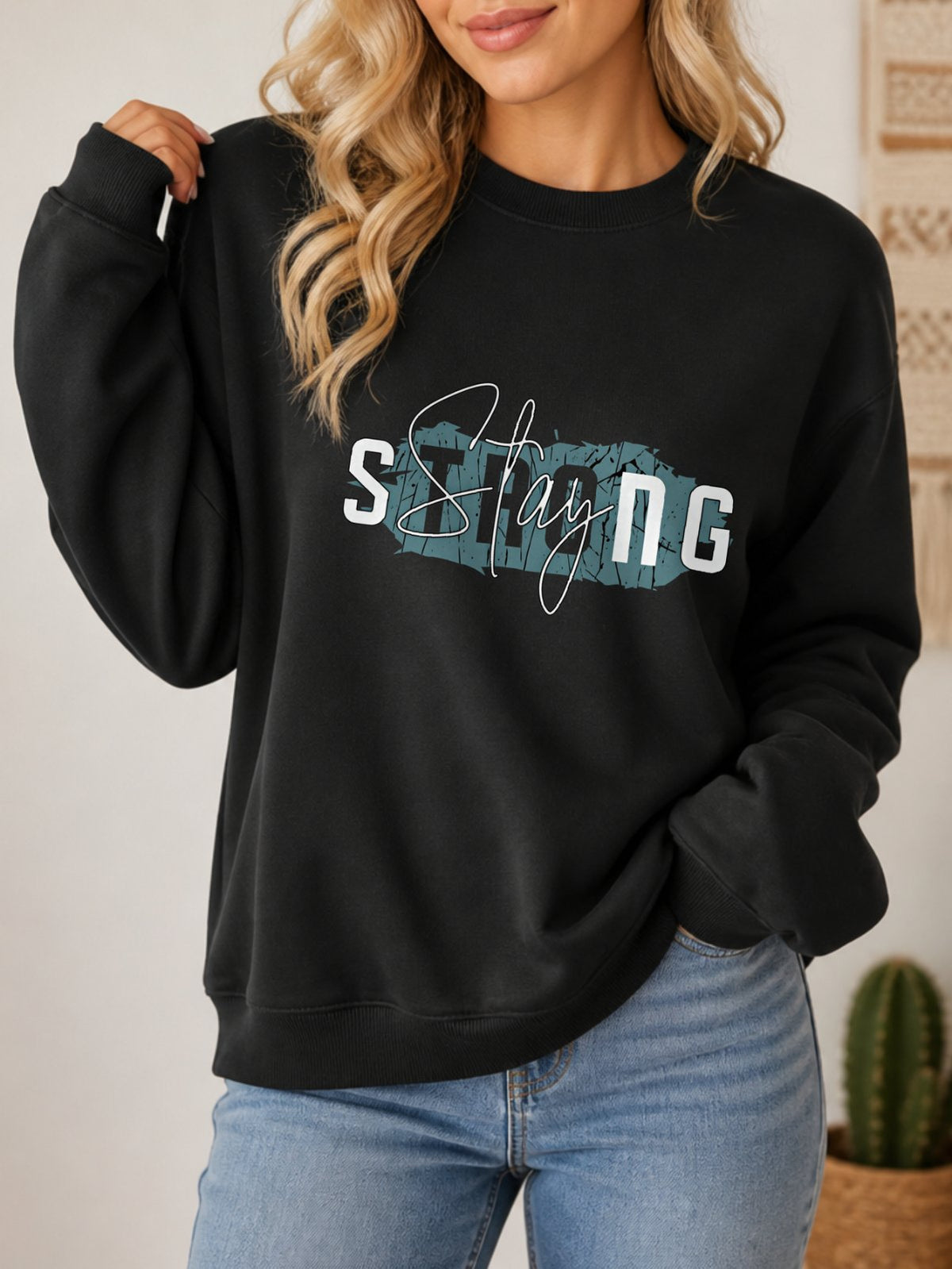 Stay Strong Vintage Boho Graphic Sweatshirt - Hanes_Black Model