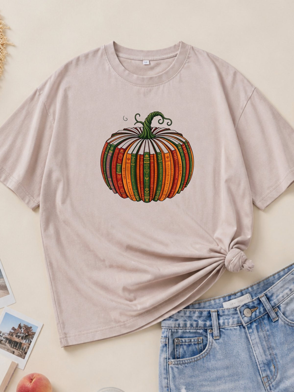 Colorful Antique Book Pumpkin Fall Graphic Oversized T Shirts for Women Men Vintage Washed Unisex Tees, Drop Shoulder Retro Soft Casual Streetwear Crew Neck Tops - Apricot Model