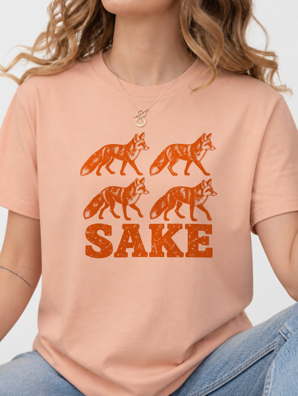 Four Foxes Sake Graphic T-Shirt - Dusty Rose Model
