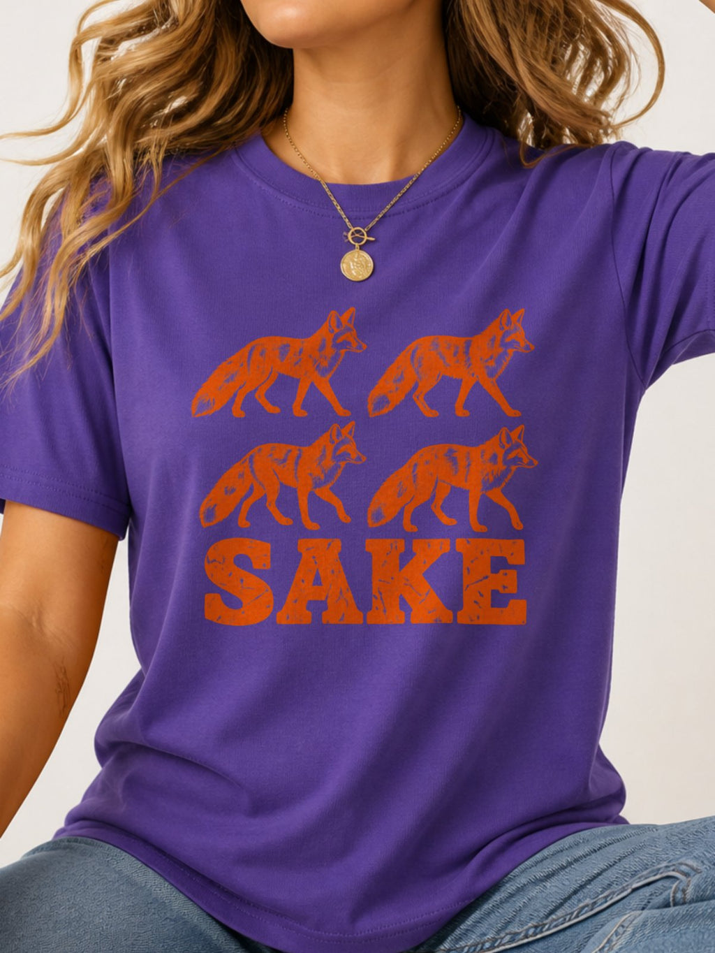 Four Foxes Sake Graphic T-Shirt - Lilac Model