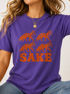 Four Foxes Sake Graphic T-Shirt - Lilac Model
