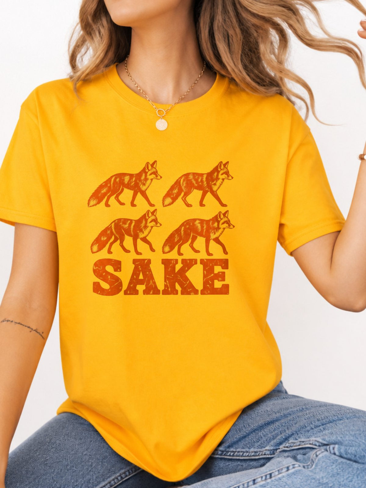 Four Foxes Sake Graphic T-Shirt - Gold Model