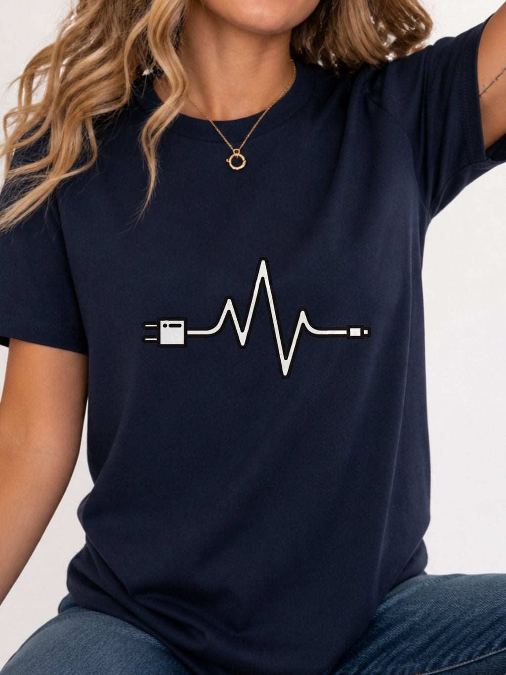 Power Cord Wave Line Graphic T-Shirt - Navy Model