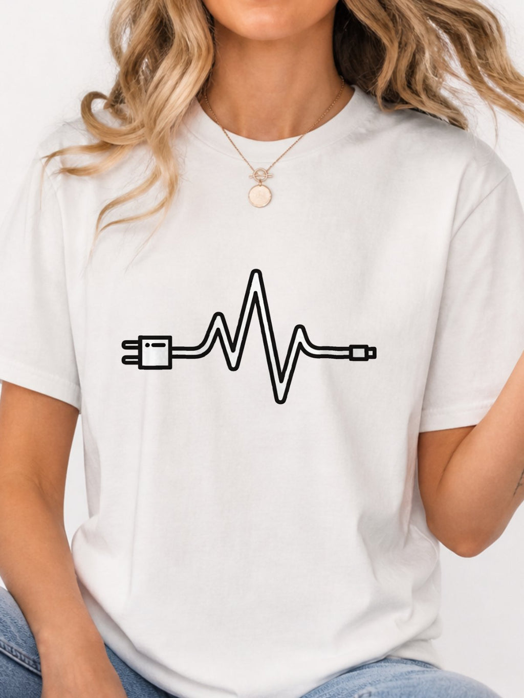 Power Cord Wave Line Graphic T-Shirt - White Model