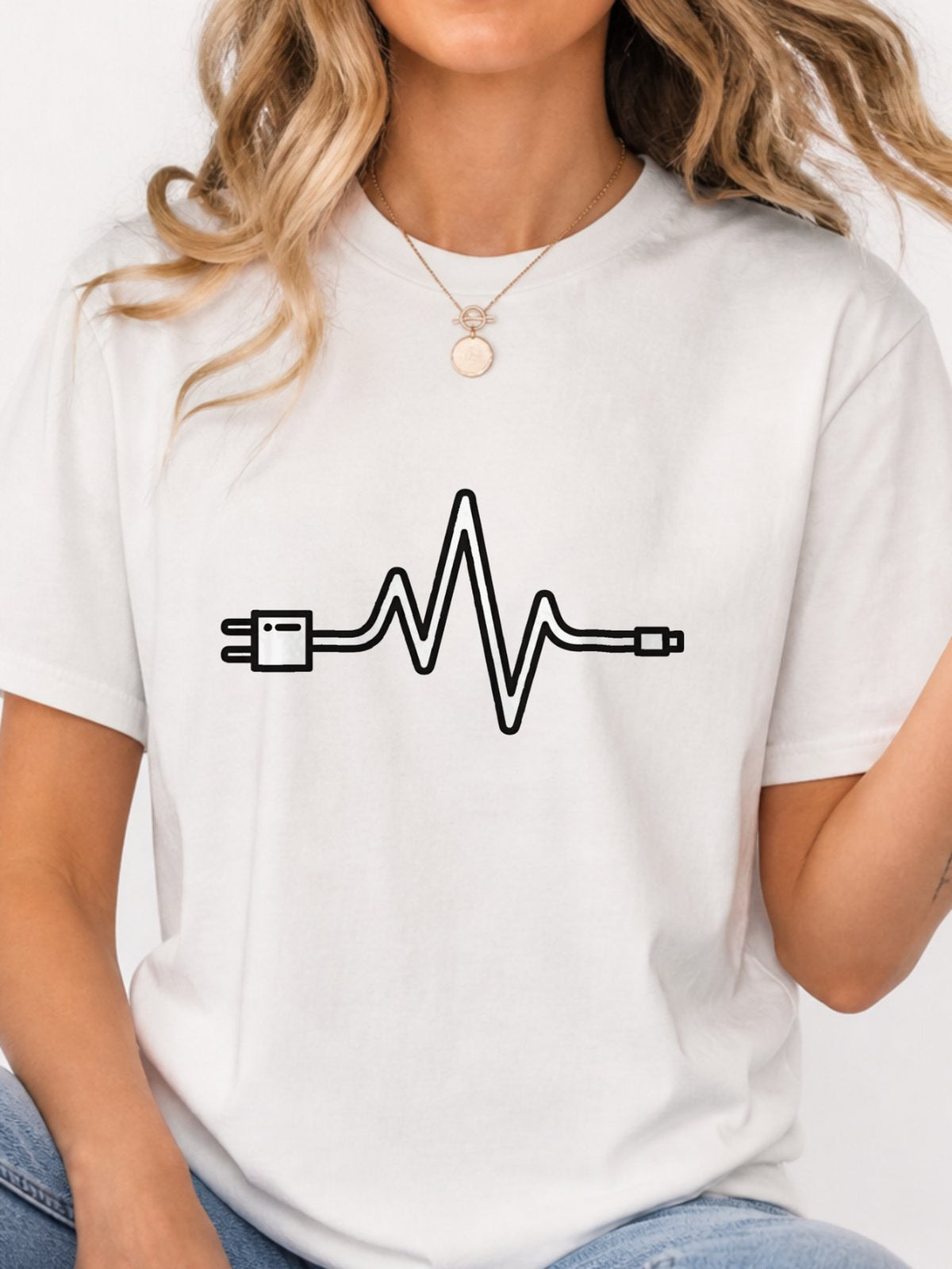 Power Cord Wave Line Graphic T-Shirt - White Model