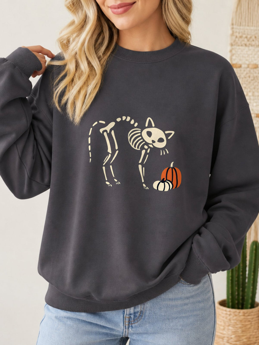 Skeleton Cat Pumpkin Vintage Halloween Sweatshirt - Hanes_Charcoal_Heather Model