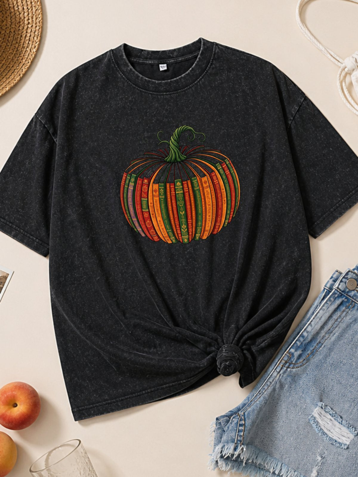 Colorful Antique Book Pumpkin Fall Graphic Oversized T Shirts for Women Men Vintage Washed Unisex Tees, Drop Shoulder Retro Soft Casual Streetwear Crew Neck Tops - Black Model