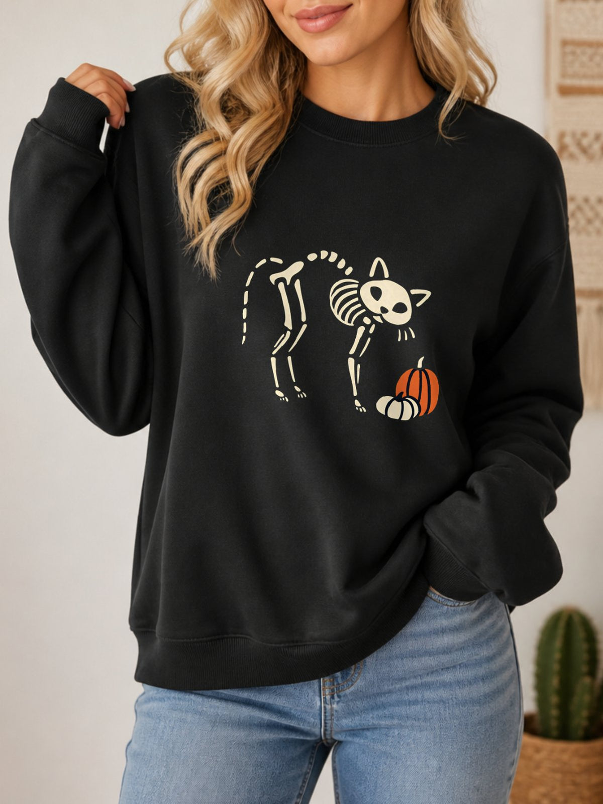 Skeleton Cat Pumpkin Vintage Halloween Sweatshirt - Hanes_Black Model